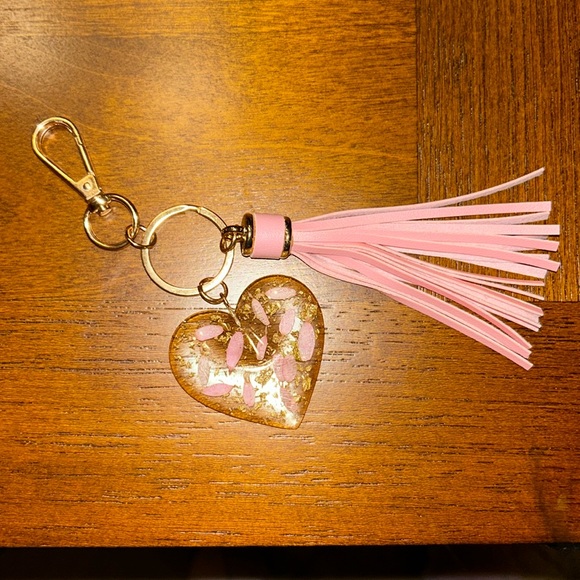 Pink flower petal heart keychain - Picture 1 of 4